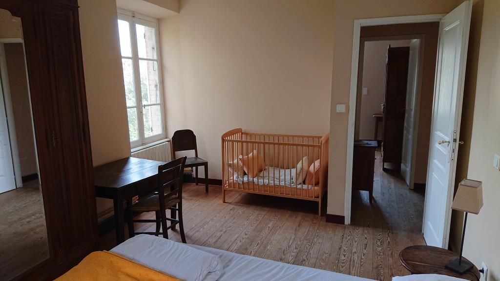 la plus grande des chambres.